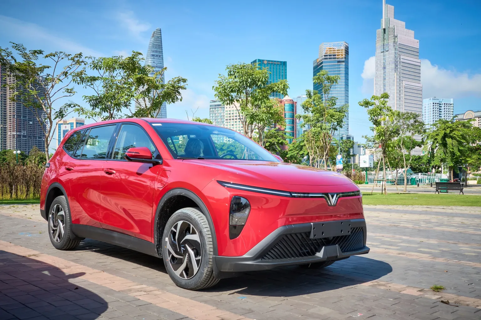 So sánh giá bán VinFast Limo Green, BYD M6 và Mitsubishi Xpander